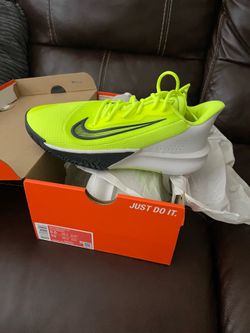 Nike Precision 7 men’s shoes - size 8.5 - NIB