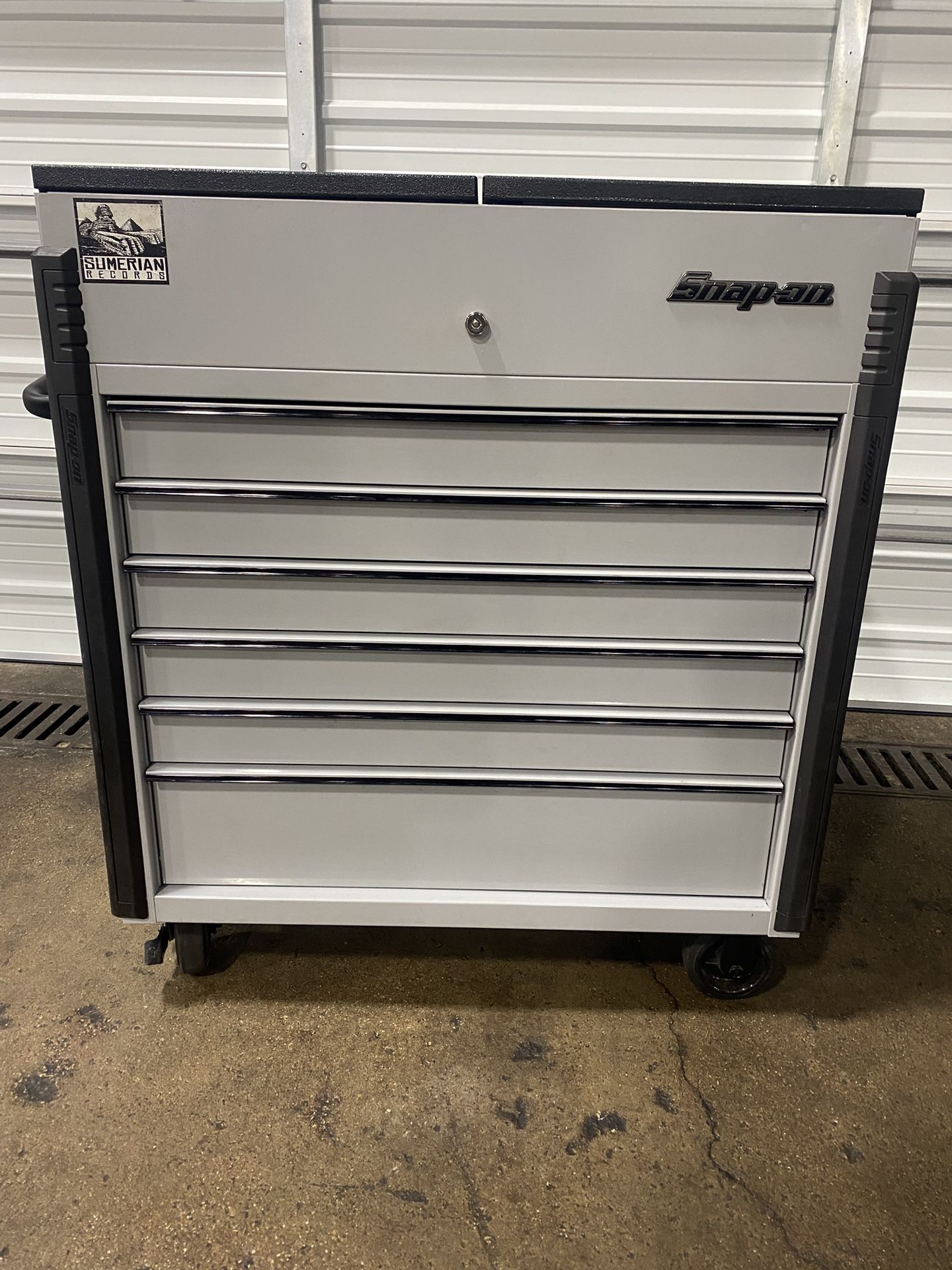 Snap on tool cart 