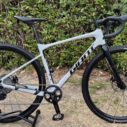 Item description from the seller Giant Revolt Advanced 1 Full Carbon Gravel Bike in excellent used condition, finished in the Concrete (Matte Grey) co