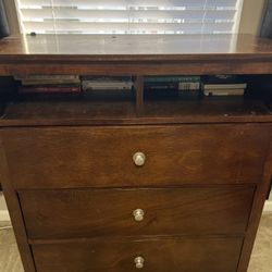Nice Brown Wood Dresser and Chest Set With Mirror 