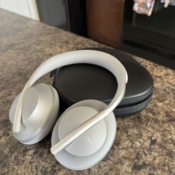 Bose Headphones 700