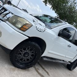2014 Nissan Titan 4X4