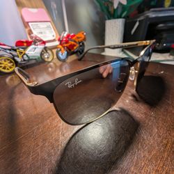 $220 Retail Ray.Ban New Black On Gold 