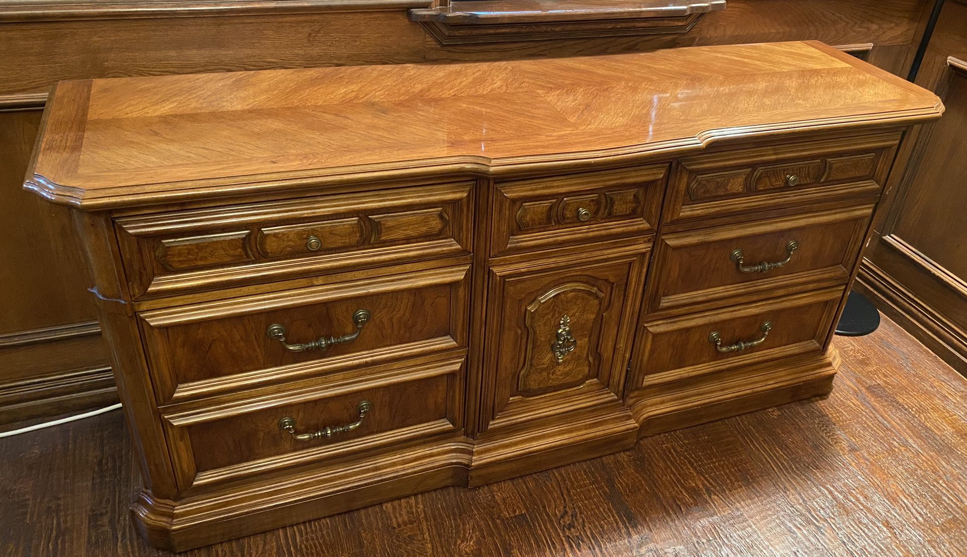 Stanley Solid Wood Dresser Dove Tail Drawers - Super Nice Quality!