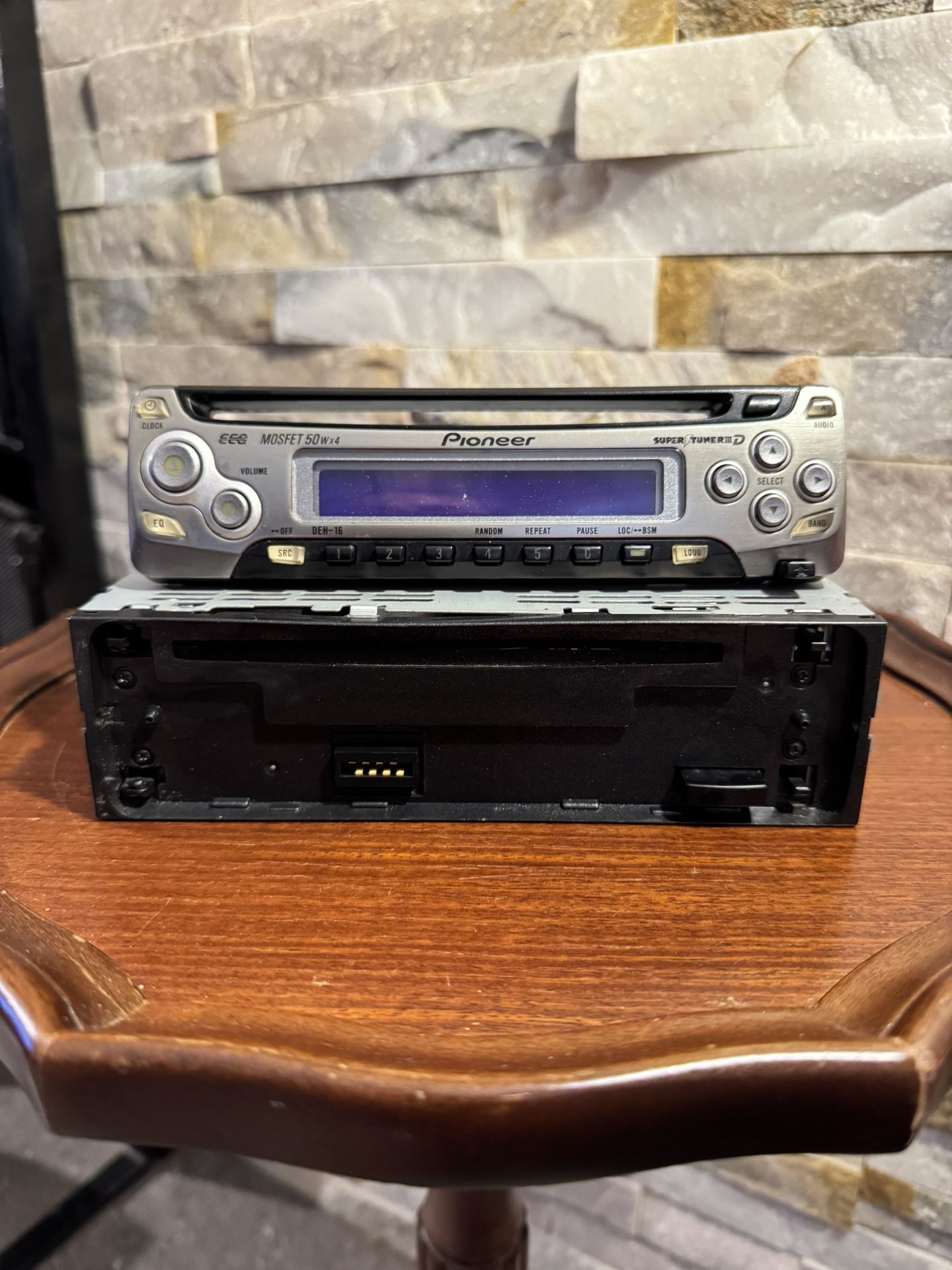 Pioneer DEH-16 W/EEQ CD Player Radio Receiver 8/2005 Serial# EHPG552664UC WORKS!