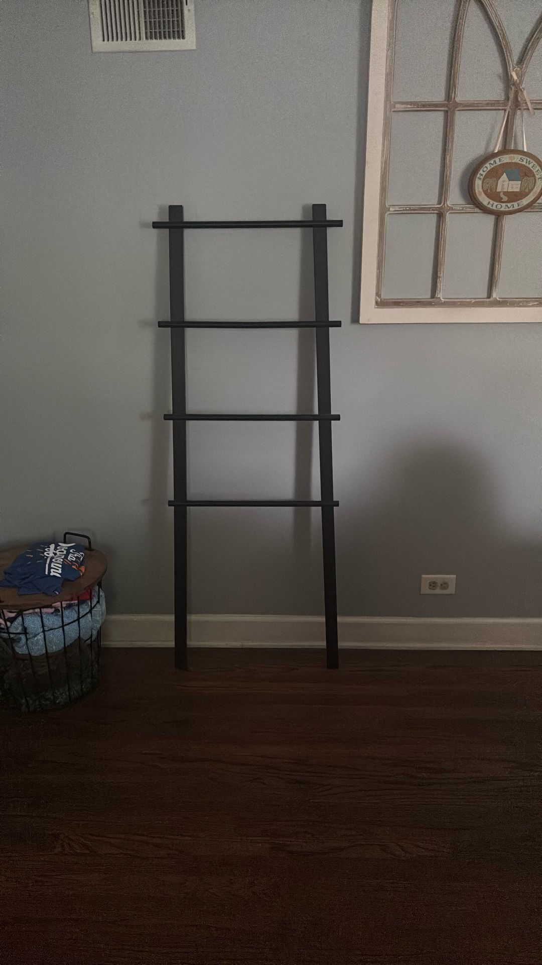 Decorative Blanket Holder