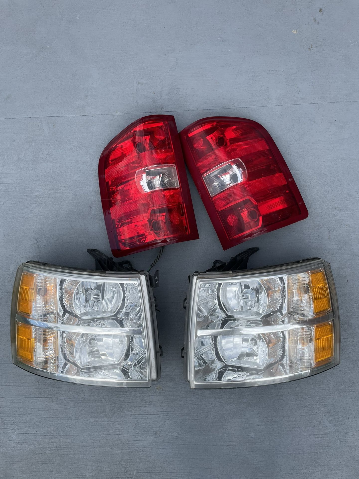Headlights/taillights 2008-2014 Chevy Silverado 2500