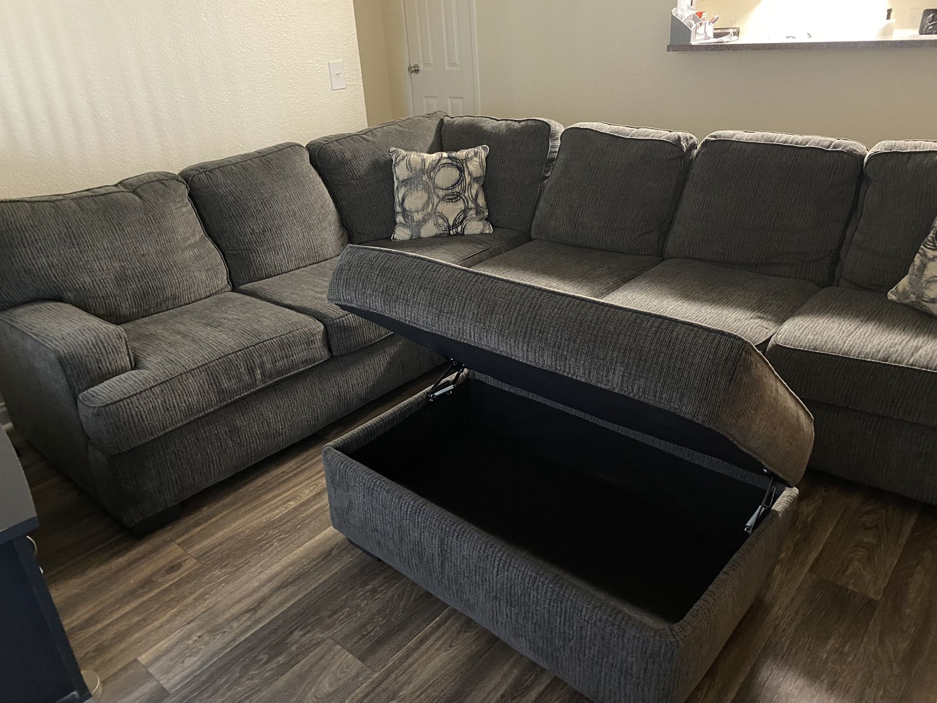 Claremont broyhill sale sectional