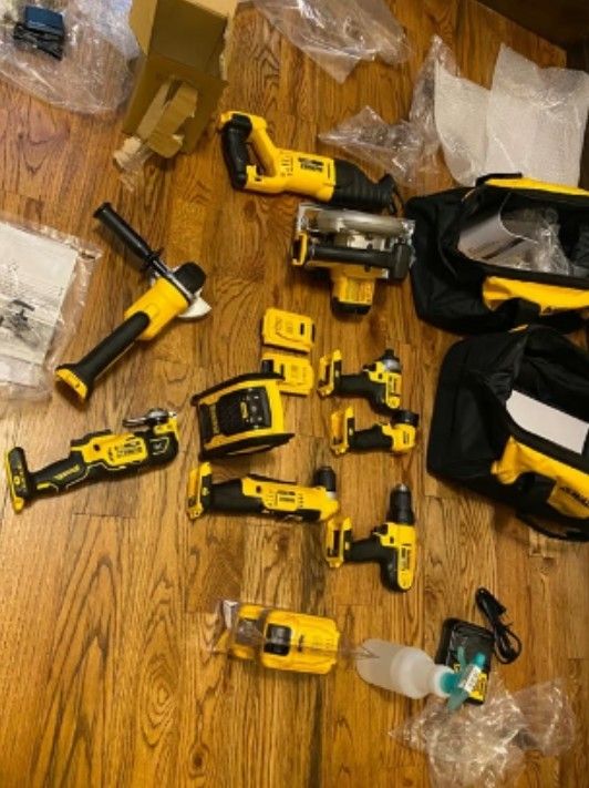 9 Piece DeWalt Tool Set With 2 Batteries And A Charger