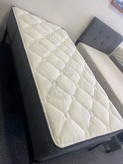 Twin mattress