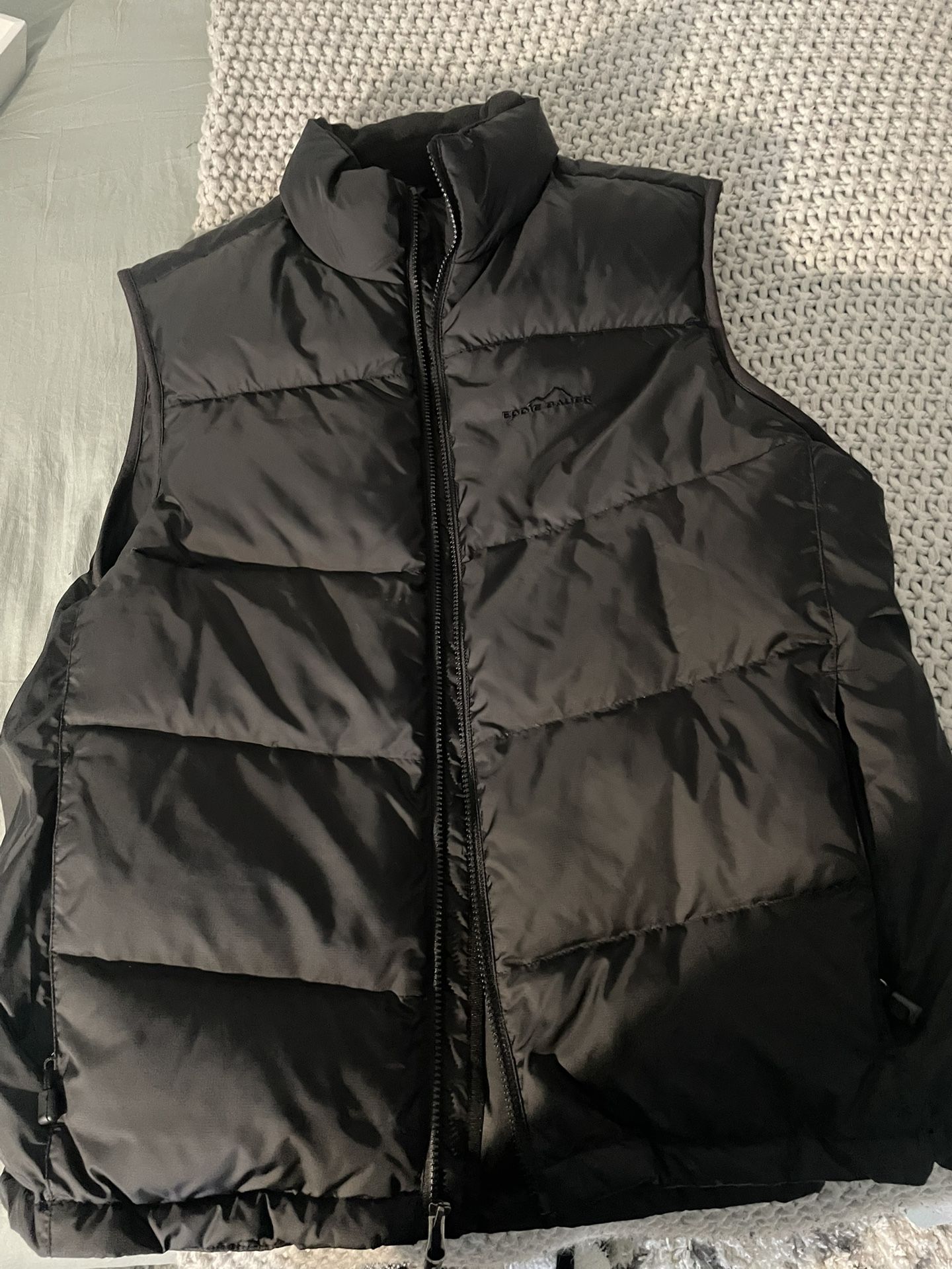 Eddie Bauer  EB700 Black Men’s Puffer Vest 