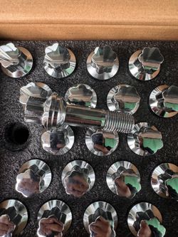 Mercedes lug bolts