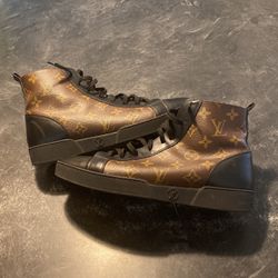 AUTHENTIC Louis Vuitton Men's shoes Size 8.5-9