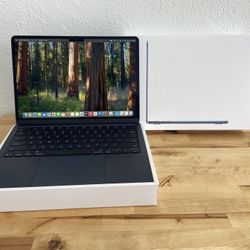 New in Box Apple MacBook Air 13” M4 (2025) | 8-Core GPU | 16GB RAM | 256GB SSD – Midnight 