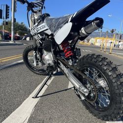 **Brand New Dirt Bike 125cc** - Adult size. - Kick Start. - Manual with Clutch. - 4 gears. - Mph 55-60 - Support up 450 lbs. - Alloy rims and suspensi