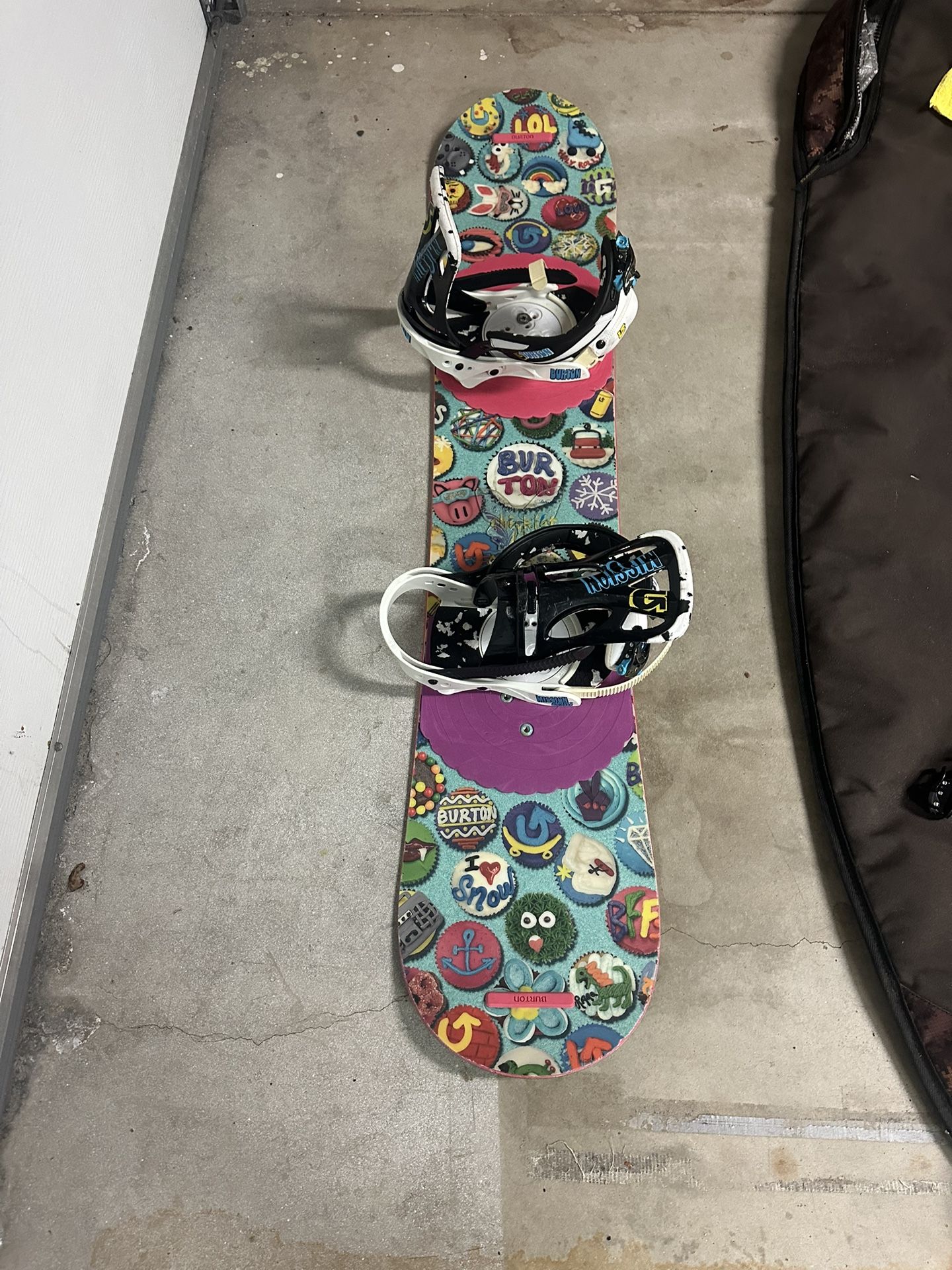 Burton 130 Chicklet Snowboard with Burton Smalls Bindings