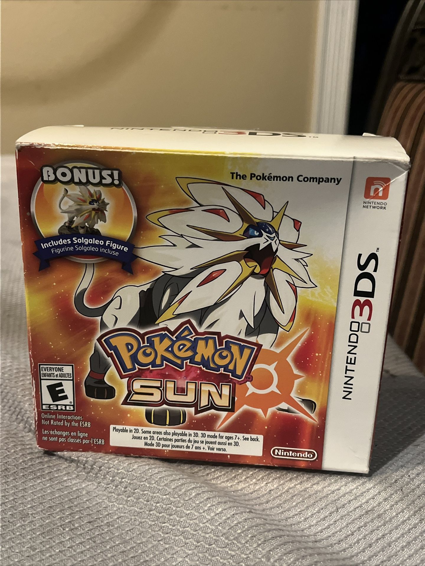 Pokemon Sun (Nintendo 3DS, 2016) Box w Solgaleo Figure Open Box