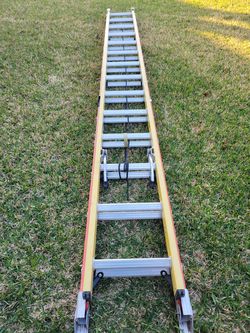 Werner 28' Safeglide extension ladder