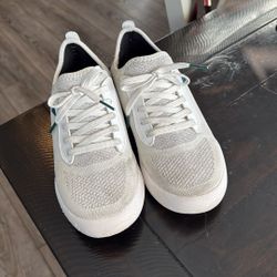 Vessi Waterproof Travel Shoe - Women’s Size 8