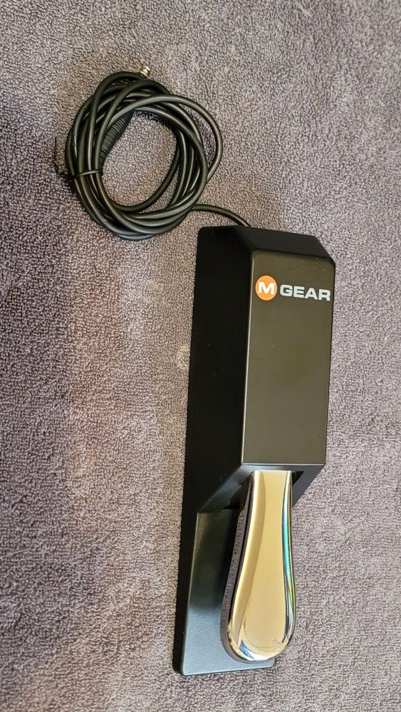 MGEAR KEYBOARD PIANO PEDAL PRETTY BRAND NEW IN BLACK COLOR.