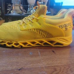 Men's Tsiodfo Shoes Size 13.5. $25