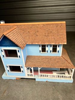 Vintage Doll House