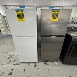 AVANTI 24” 10. Cu Ft Top Freezer Refrigerator