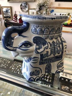 Beautiful Chinese elephant planter.