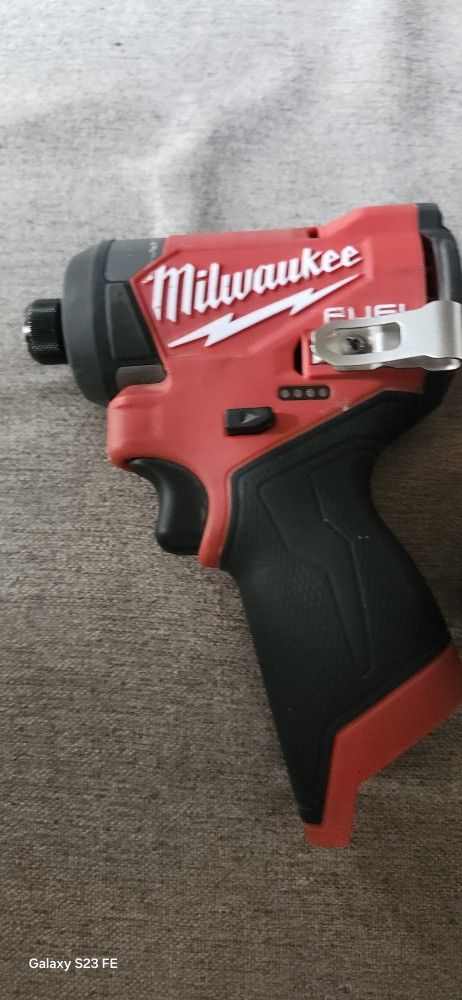 Milwaukee fuel Impact Driver M12