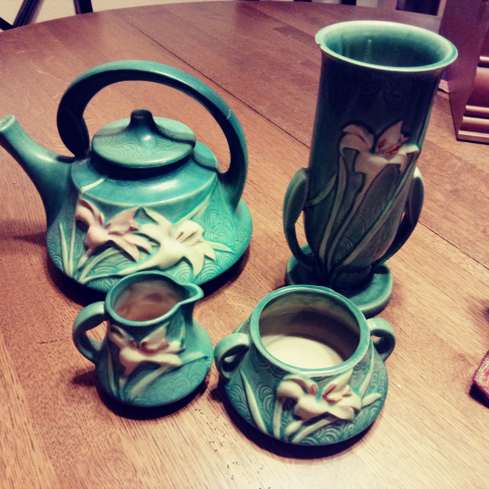 Roseville antique tea pot creamer sugar bowl and vase