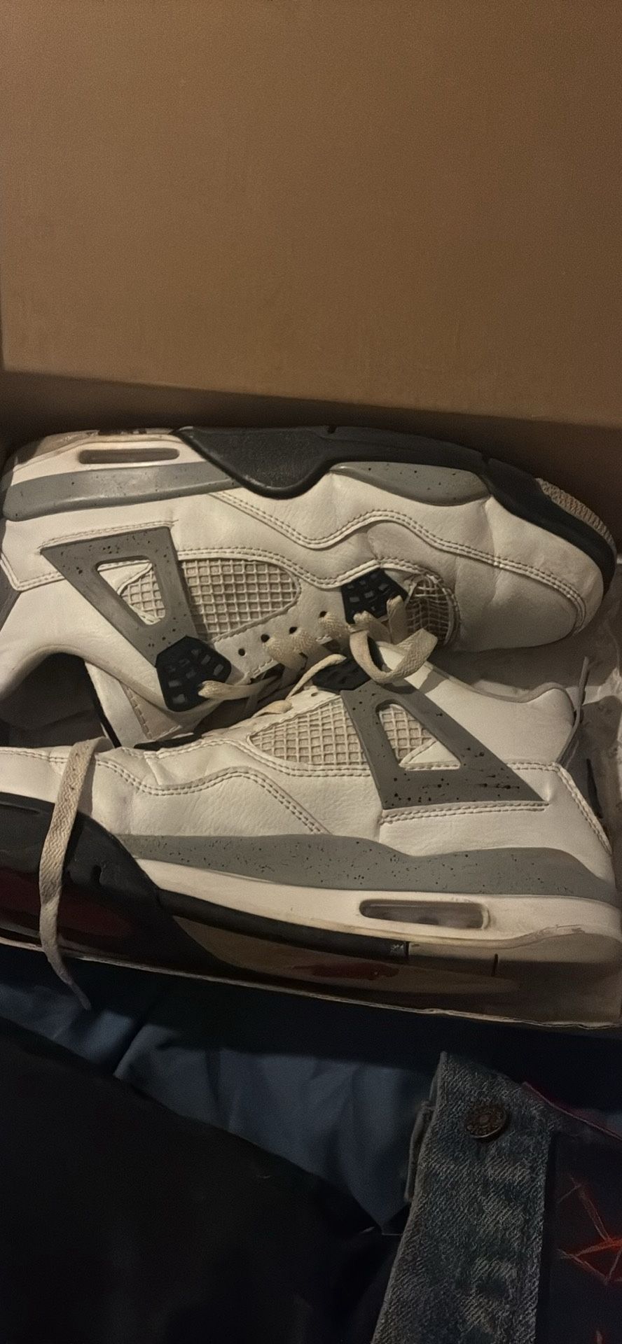 Jordan 4 Grey Cement