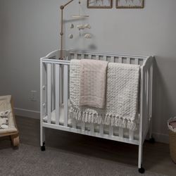 White Mini Crib 