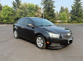 2013 Chevy cruze black sedan 4dr