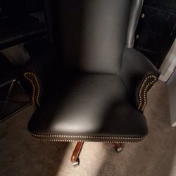 black  executive swivel chair
