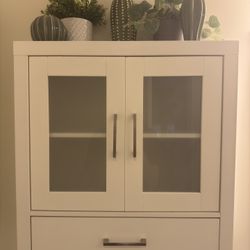 Wall mounted cabinet
