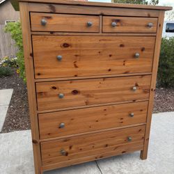 Solid Wood Hemnes Dresser Chest of Drawers Furniture Great Condition 