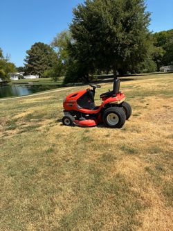 Riding lawnmower