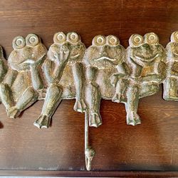 Heavy Iron Frog Hooks Pool Towels