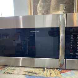 Frigidaire Gallery Microwave  With Sensor Cooking    