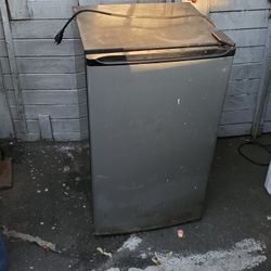 Refrigerator For Parts 