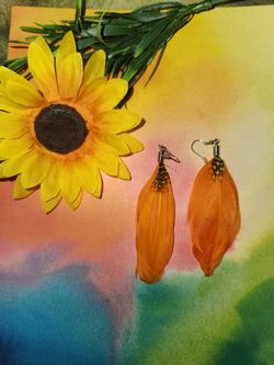 DARLING ORANGE FEATHER EARINGS