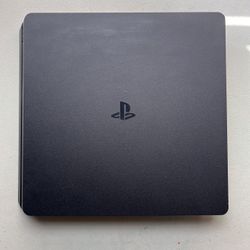 PLAYSTATION 4 Slim 