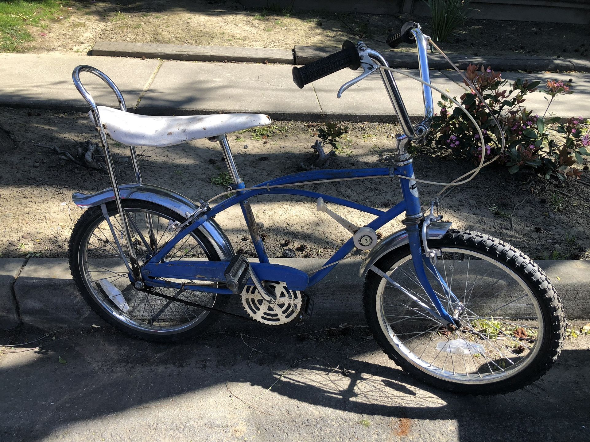 Banana Seat Schwinn Style 1970s Bike 