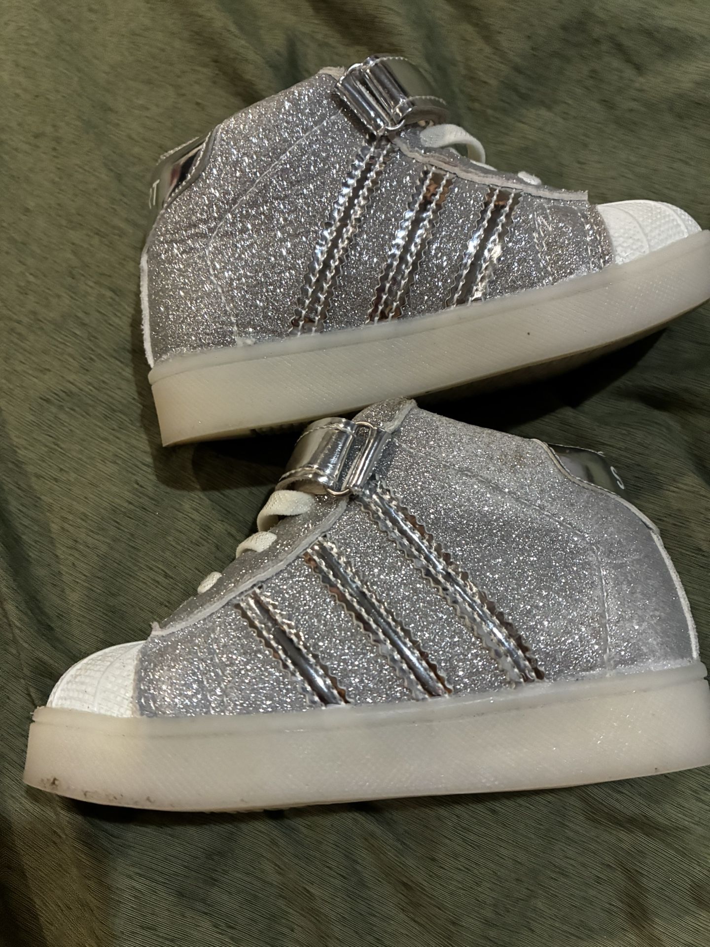 Toddler Glitter Shoes $5