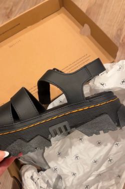 Dr marten sandals