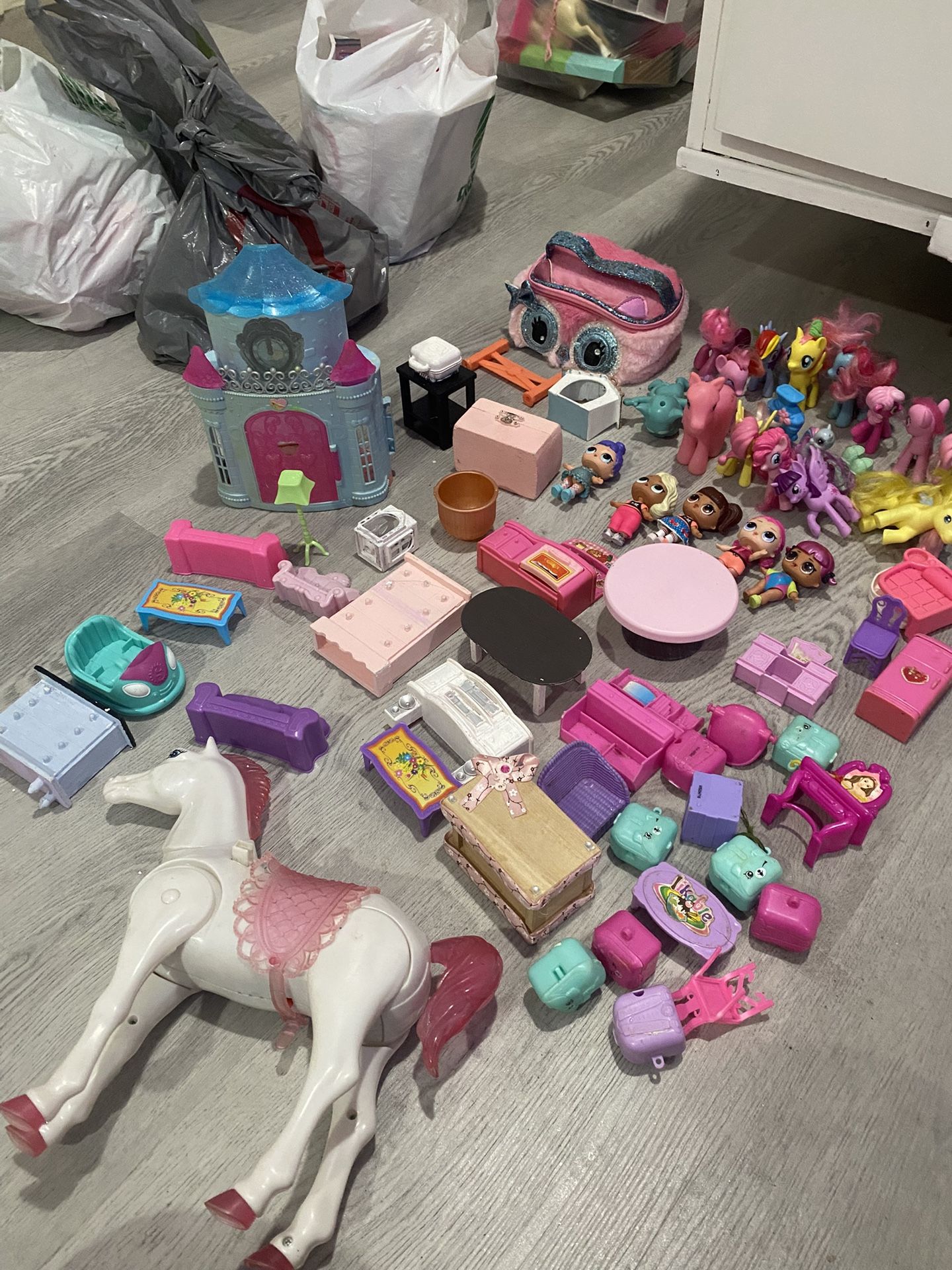 BARBIE TOYS LOL DOLLS MY LITTLE PONY FURNITURE WITH HORSE