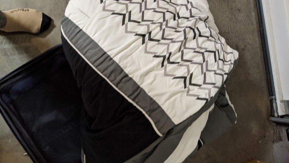 Free comforter Full Size