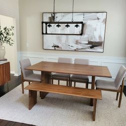 DINNING TABLE AND 4 CHAIRS AND BENCH ASHLEY FURNITURE (LIKE NEW)
