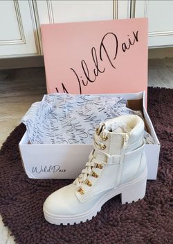Stylish boots - Never worn