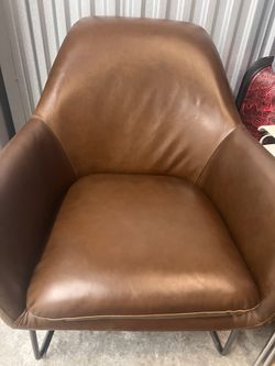 Crate And Barrel Clancy Leather Chair